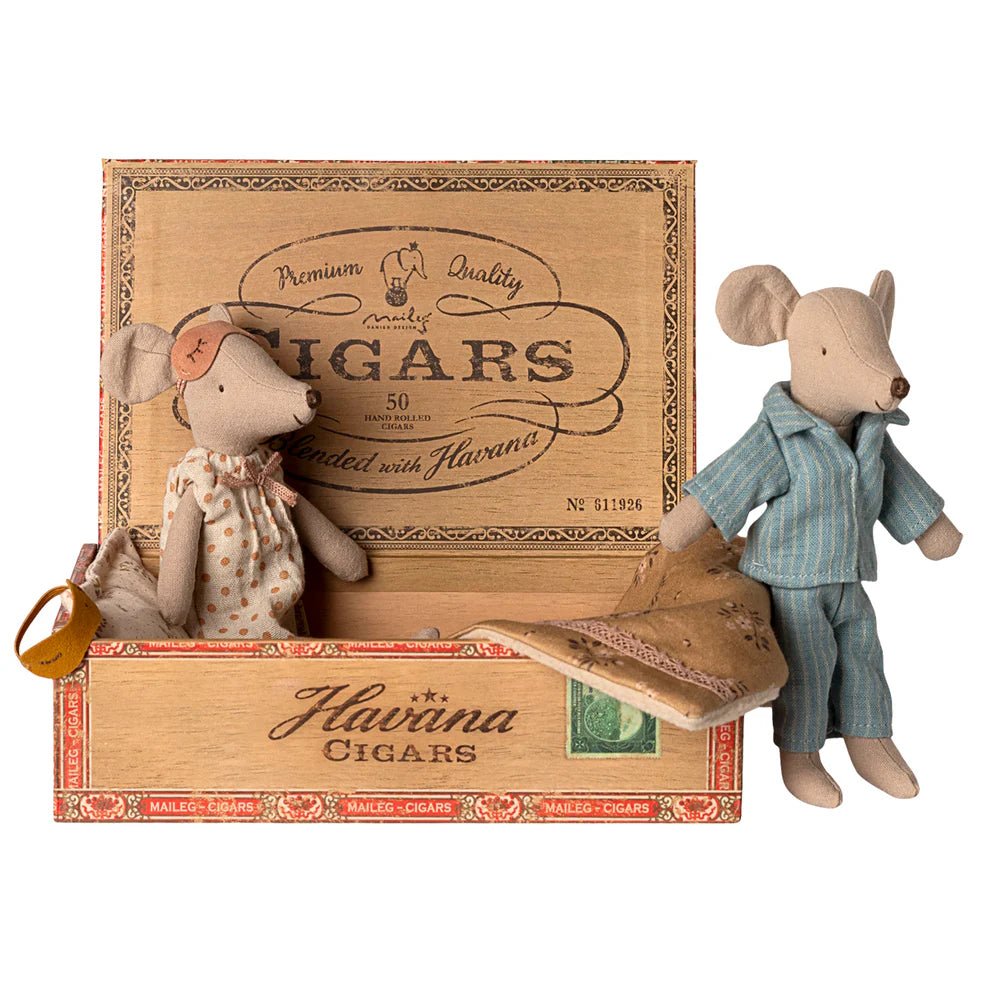 Maileg Mum & Dad in Box 2025 - vendor-unknown - Honeybee Toys