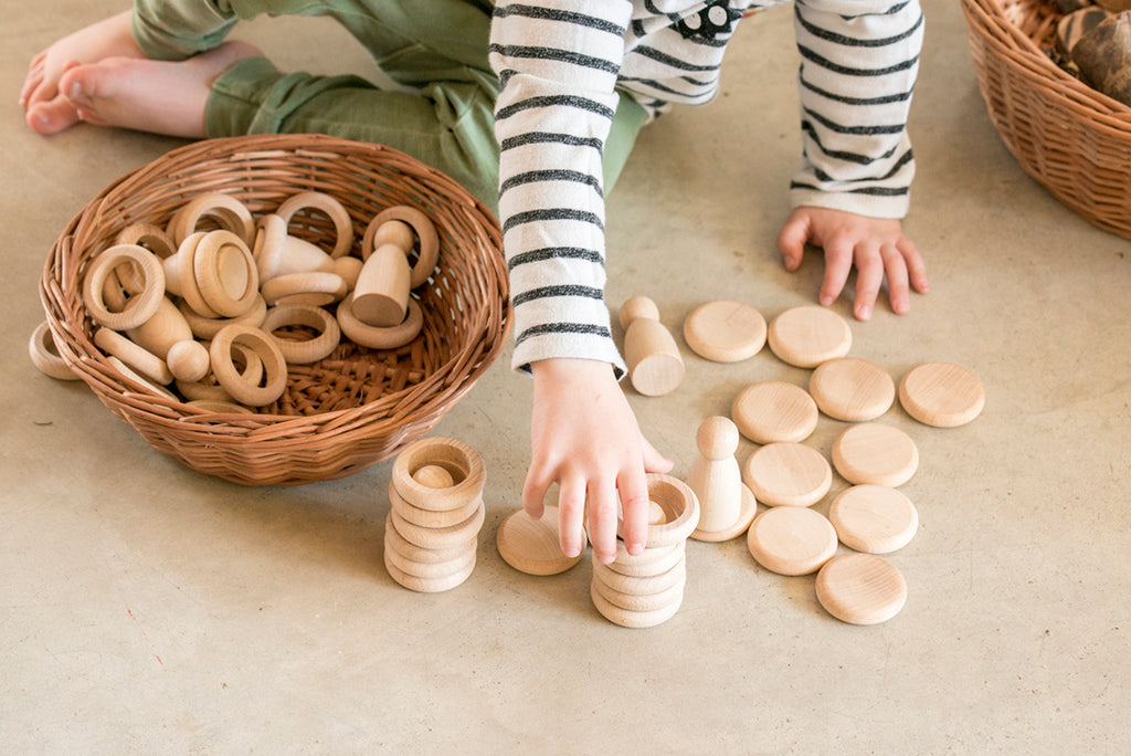 Grapat Nins, Rings & Coins Natural