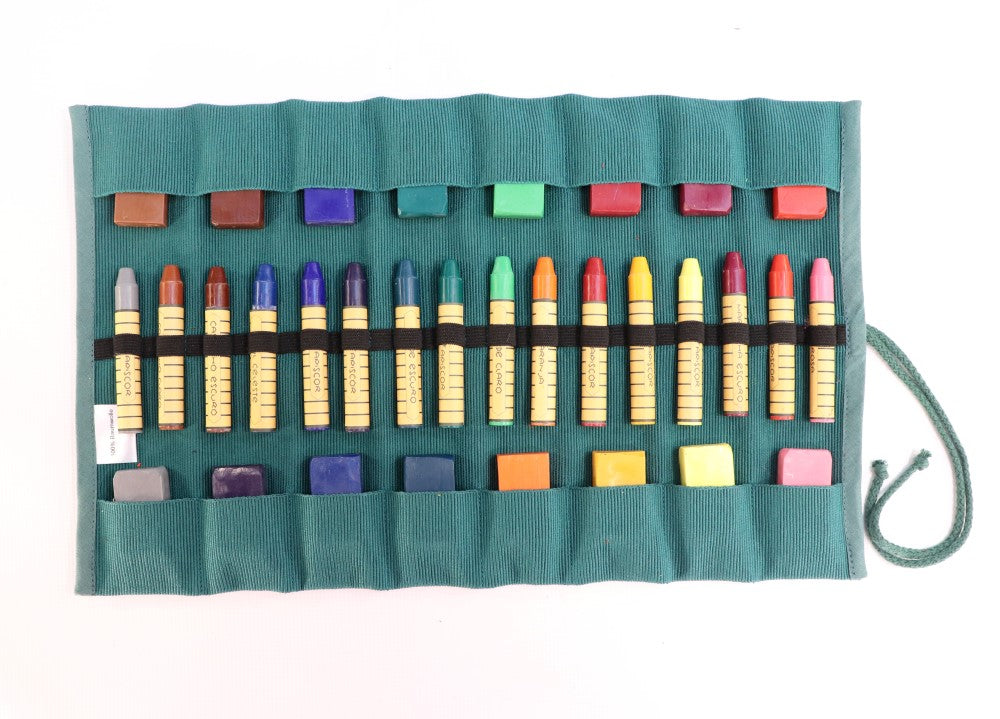Sedulus crayon case for 16 stick and block crayons, unfilled green.