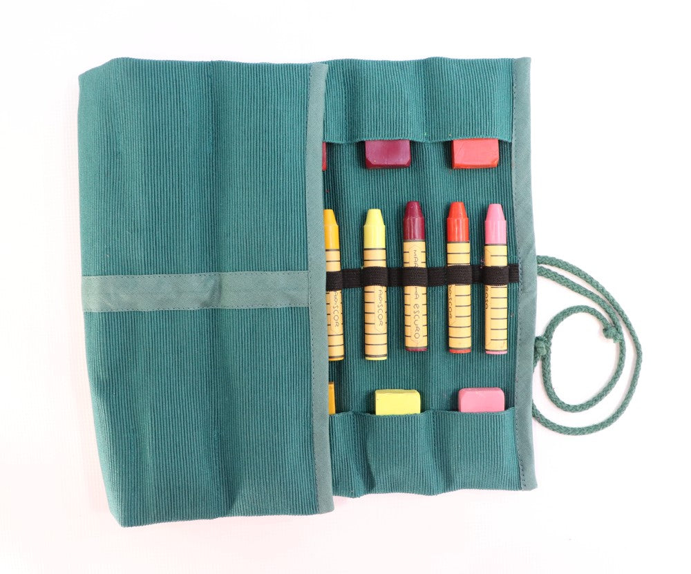 Sedulus crayon case for 16 stick and block crayons, unfilled green.