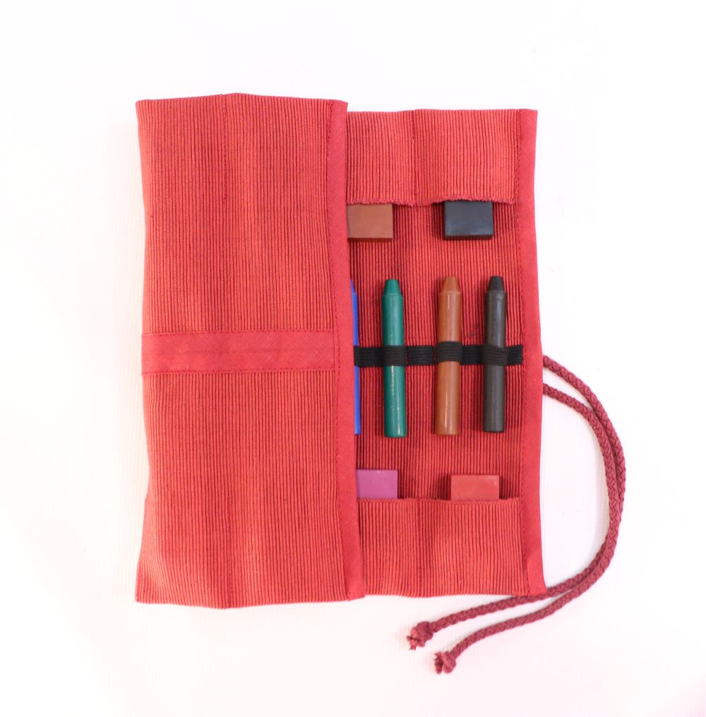Sedulus crayon case for 12 stick and block crayons, unfilled red.