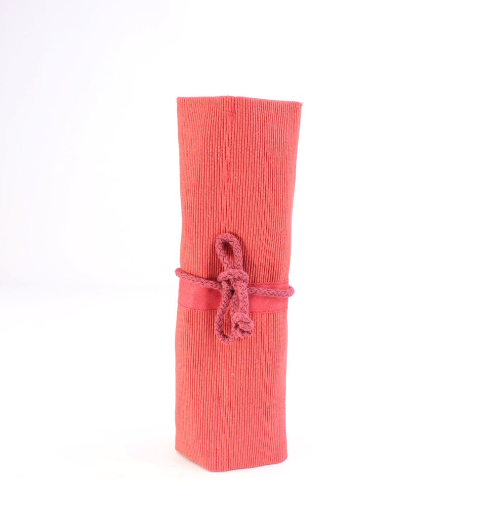 Sedulus crayon case for 16 stick and block crayons, red, unfilled.