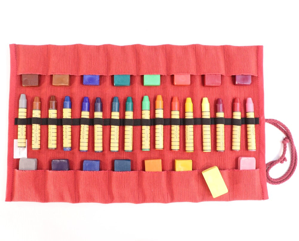 Sedulus crayon case for 16 stick and block crayons, red, unfilled.