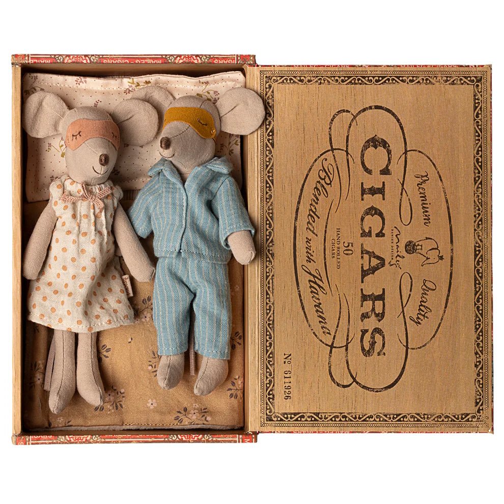 Maileg Mum & Dad in Box 2025 - vendor-unknown - Honeybee Toys