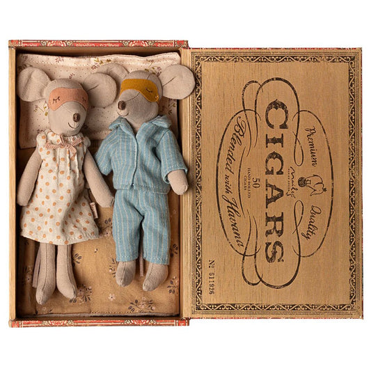 Maileg Mum & Dad in Box 2025 - vendor-unknown - Honeybee Toys