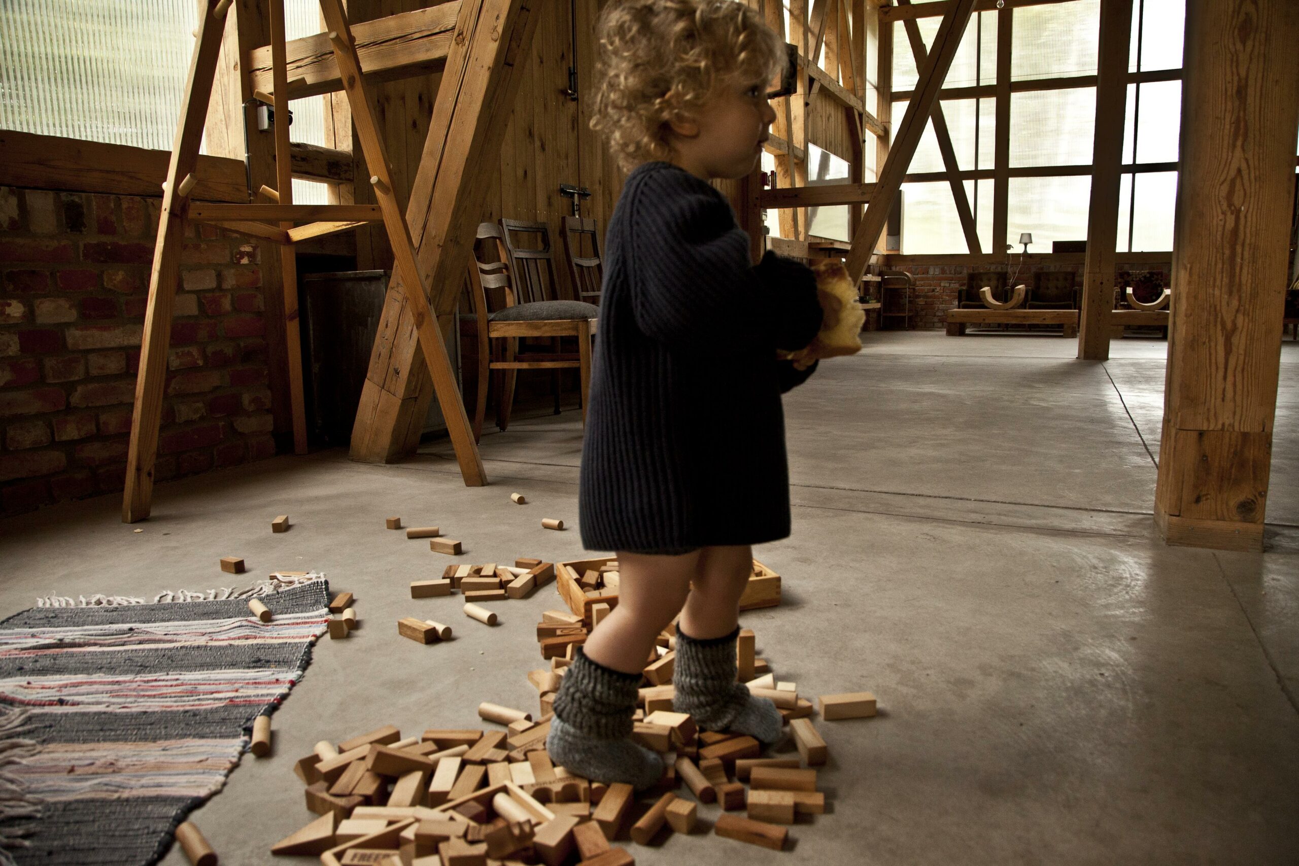 Wooden Story Natural Blocks in Tray 30 pieces 4 Wooden Story Natural Blocks in Tray 30 pieces - Image 4