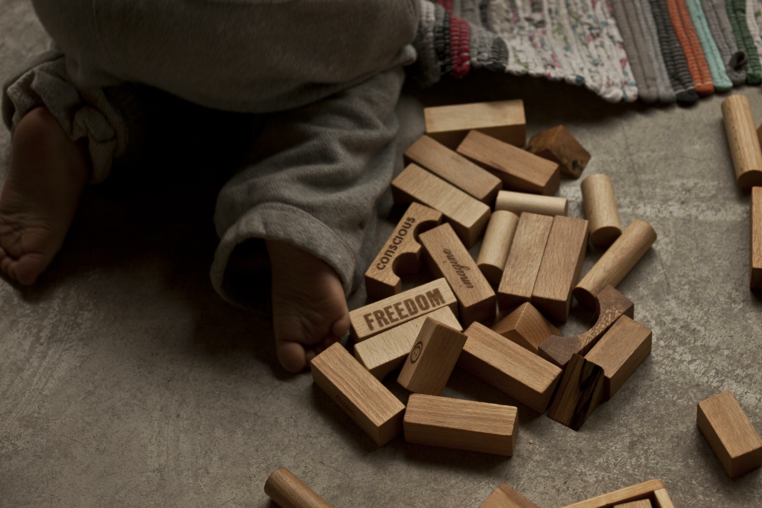 Wooden Story Natural Blocks in Tray 30 pieces 6 Wooden Story Natural Blocks in Tray 30 pieces - Image 6
